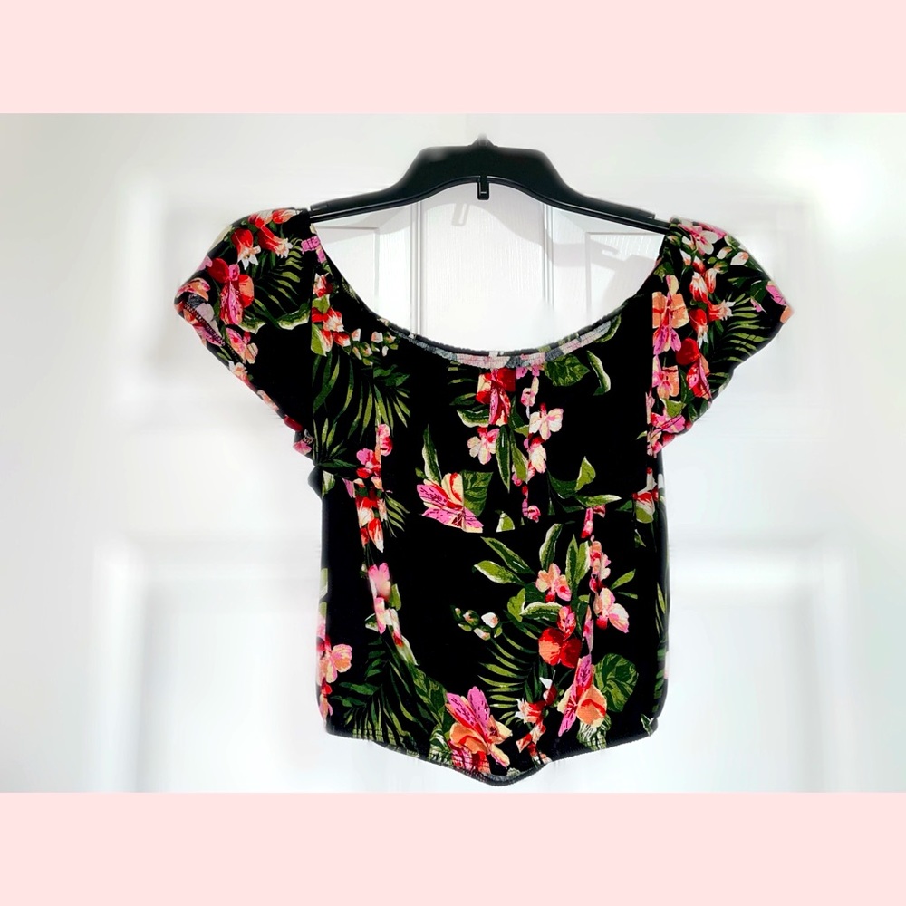 Off shoulder Jasmyn floral Top✨
